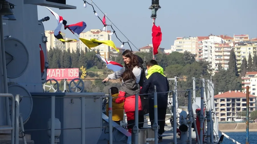 canakkalede-tcg-gemileri-vatandaslara-kapilarini-acti-1773675988231.jpg Çanakkale’de TCG gemileri vatandaşlara kapılarını açtı - 3