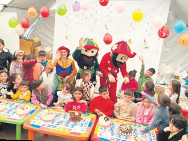 1681624419424.jpg Turkuvaz çadırı çocuklara moral oluyor! Minika çadırında çifte bayram kutlanacak - 4