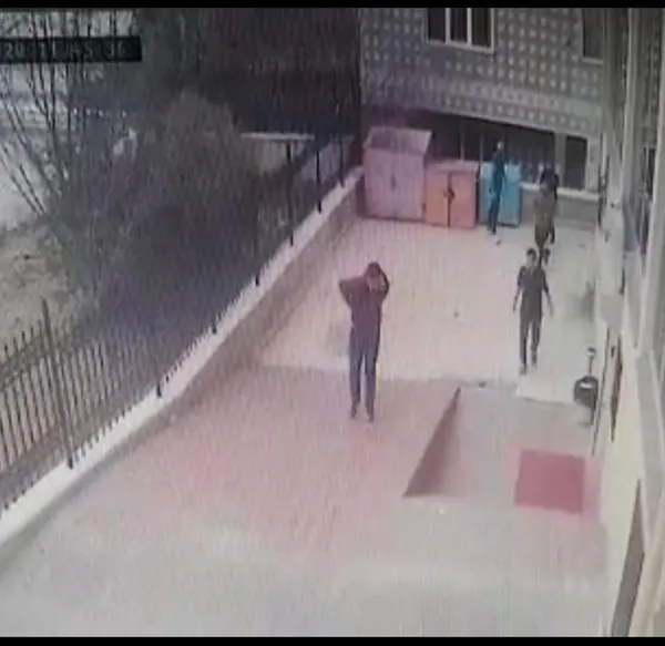 1608349681894.jpg İğne canını yaktı diye sağlık çalışanını darp ettiler! - 2