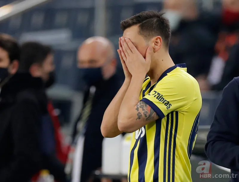 Arda Turan Fenerbahçe-Galatasaray maçı sonrası gözyaşlarına hakim olamadı! İşte o anlar... 9