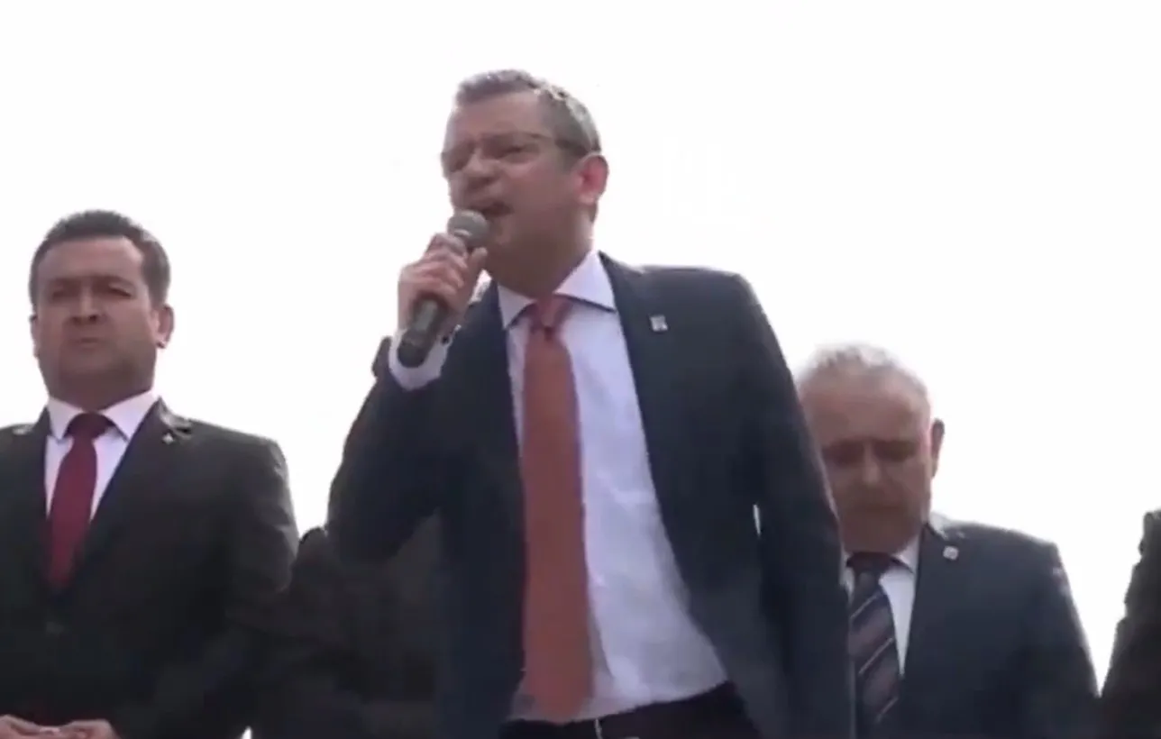 Özgür Özel'den bedelli askerlik yapan vatandaşlara hakaret: Türkiye'yi sevenlerden oy istiyoruz! Bedelli askerliğe kaçanlardan değil