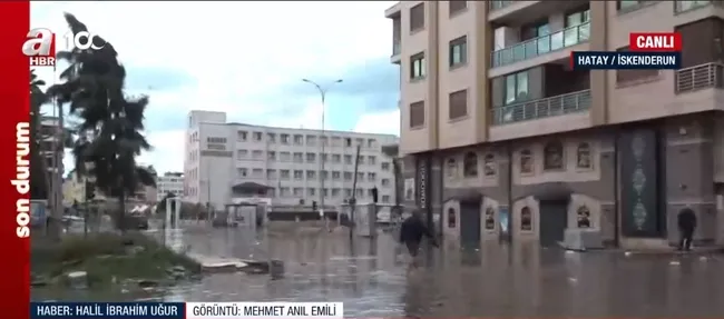 hatayda-yagis-ve-lodos-nedeniyle-deniz-tasti-araclar-evler-ve-is-yerleri-suya-gomuldu-1701079912512.jpg Hatay’da yağış ve lodos nedeniyle deniz taştı! Araçlar, evler ve iş yerleri suya gömüldü - 1
