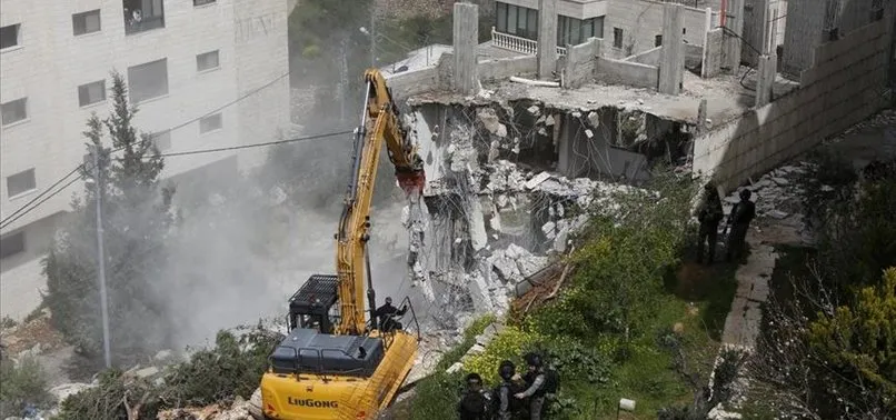 İsrail Batı Şeria'da Filistinli ailenin evini yıktı