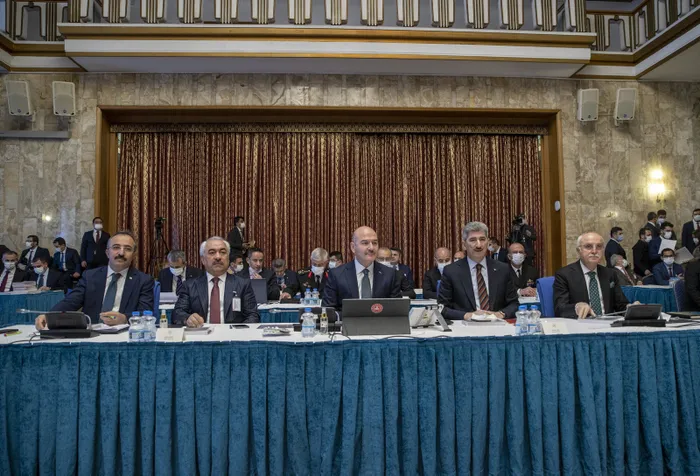 Son dakika: İçişleri Bakanı Süleyman Soylu’dan CHP’li Engin Özkoç’a çok sert tepki: Orada şehit veriyoruz gevrek gevrek gülüyorsunuz