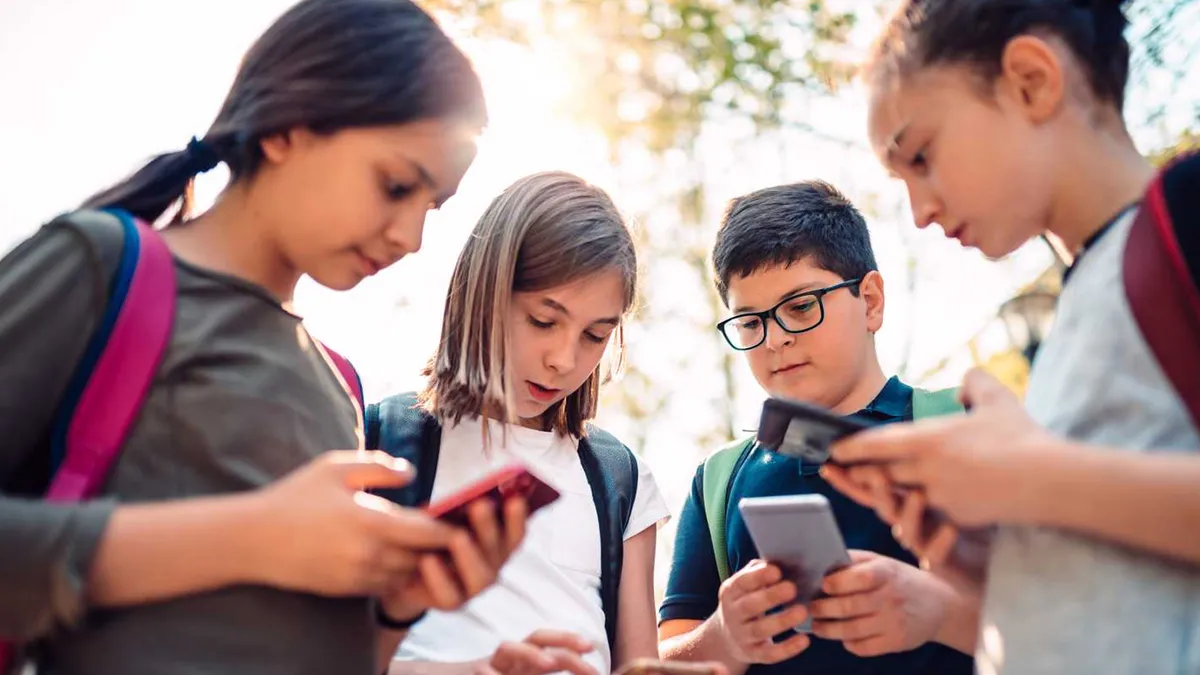 Dijital dünyadan sessiz tahribat! Korkutan "Brain Drain" tehlikesi: Akıllı telefon ergenlerde IQ puanını düşürdü