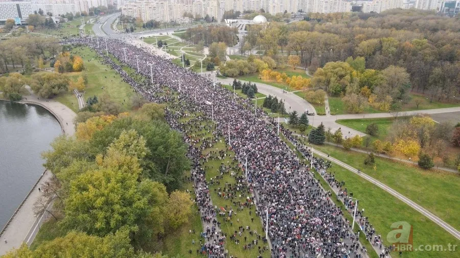 Lukaşenko'ya verilen istifa süresi doldu! Belarus sokakları yeniden karıştı 17