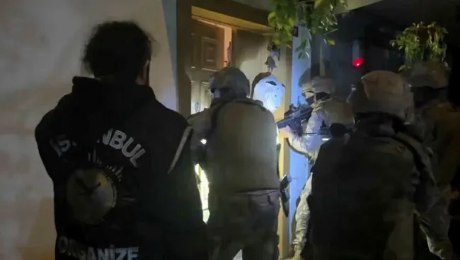 suc-ceteleri-nasil-cokertildi-operasyonlarin-perde-arkasi-1696067717488.jpg SUÇ ÇETELERİ NASIL ÇÖKERTİLDİ? Operasyonların perde arkası - 10