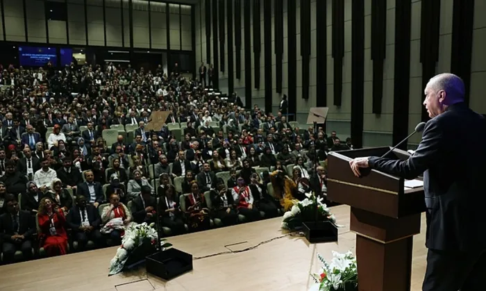 15-bin-ogretmen-atamasi-yapildi-baskan-erdogandan-hayirli-olsun-mesaji-1763996291894.jpg Fotoğraf-AA