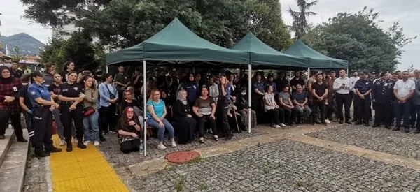 lunaparktaki-faciada-hayatini-kaybetmisti-polis-sinem-gulsen-dilekce-son-yolculuguna-ugurlandi-olayla-ilgili-3-1660136036177.jpg Lunaparktaki faciada hayatını kaybetmişti! Polis Sinem Gülşen Dilekçe son yolculuğuna uğurlandı | Olayla ilgili 3 kişi gözaltına alındı - 8