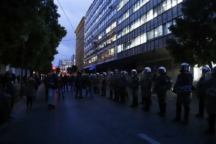 Yunanistan’da halk sokaklara döküldü