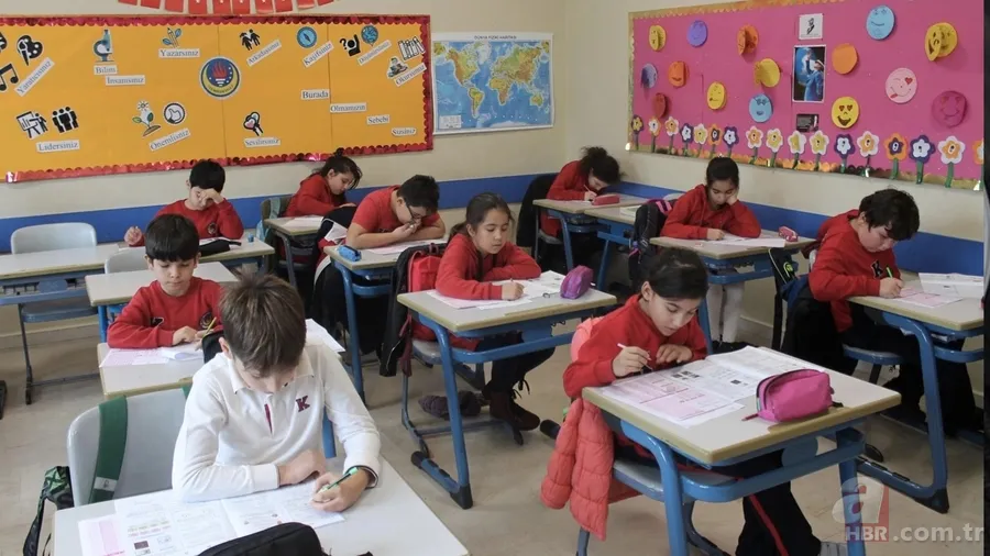 Bakan Özer son dakika açıkladı! Nisan ara tatili olacak mı, Bayramla birleşecek mi? Öğretmenleri de ilgilendiriyor! 10