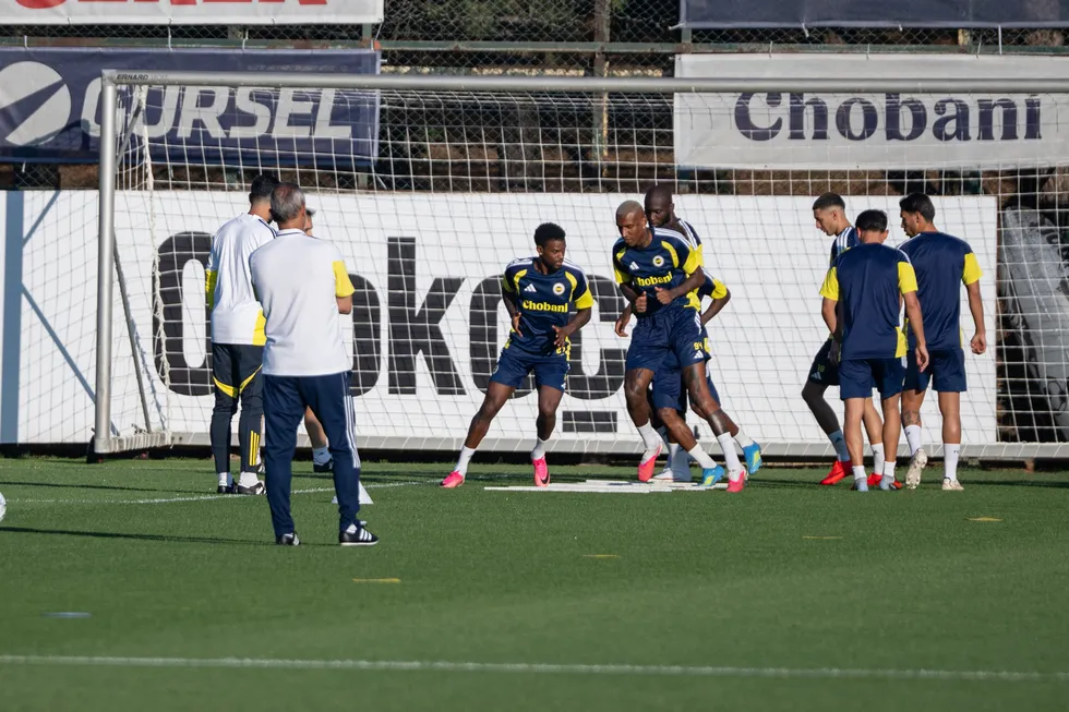 ismail-kartaldan-taraftara-galibiyet-sozu-lukaku-ve-ederson-kadroda-mi-1786989179465.jpg İsmail Kartal’dan taraftara galibiyet sözü! Lukaku ve Ederson kadroda mı? - 1