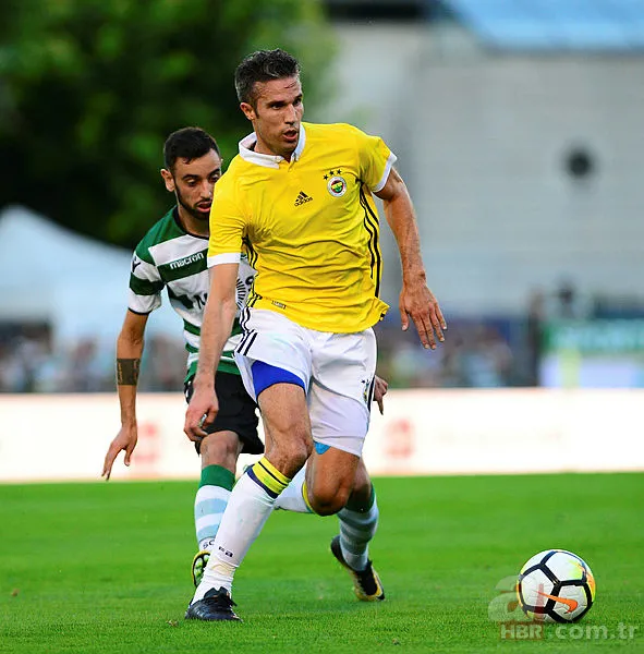 Robin van Persie Fenerbahçe Beşiktaş dersini tribünden takip etti 7