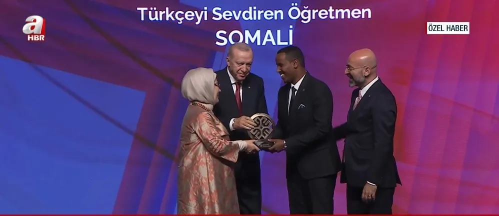 baskan-erdoganin-elinden-odul-alan-ogrenciler-o-anlari-a-habere-anlatti-1792185043555.jpg Başkan Erdoğan’ın elinden ödül alan öğrenciler o anları A Haber’e anlattı: “Daha adil bir dünya için dualarını aldım” - 2