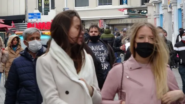 İstanbul'da polise “Kapa çeneni” diyen kadın turistler gözaltına alındı - 5