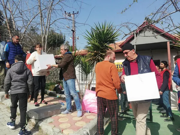 Samandağ’a Güney Koreli gönüllülerden depremzedelere yardım!