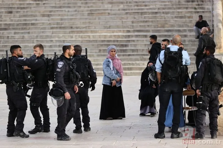 İsrail polisi ve fanatik Yahudiler Mescid-i Aksa’ya saldırıyor! Filistinlilerden büyük mücadele