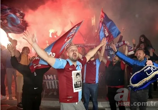 Bordo-mavili takım tarih yazdı! Trabzonsporlular meydanları doldurdu! 38 yıl sonra gelen şampiyonluk sevinci 1