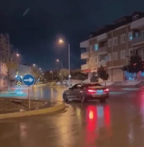 1649569707377.jpg Arabada bebeği olan kadın sürücünün aracına saldırdı! Gözaltına alınan magandanın drift videoları ortaya çıktı - 4
