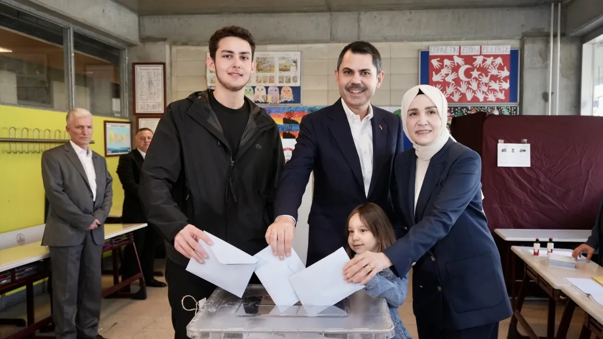 Cumhur İttifakı'nın İBB Başkan adayı Kurum oy kullandığı sandıktan birinci çıktı