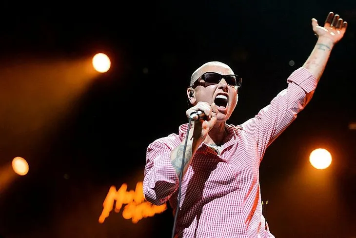 İrlandalı ünlü şarkıcı Sinead O’Connor vefat etti! 2018’de Müslüman olmuştu