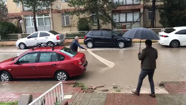 1639034980006.jpg Edirne'de yollar göle döndü! Vatandaş CHP'li belediyeye böyle isyan etti - 3