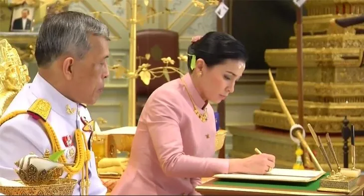 Tayland’ın yeni kraliçesi Orgeneral Ayudhya oldu