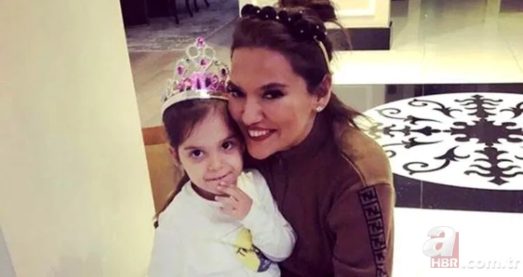 Demet Akalın 6 yaşındaki kızı Hira'yı bebek arabasıyla gezdirdi 7