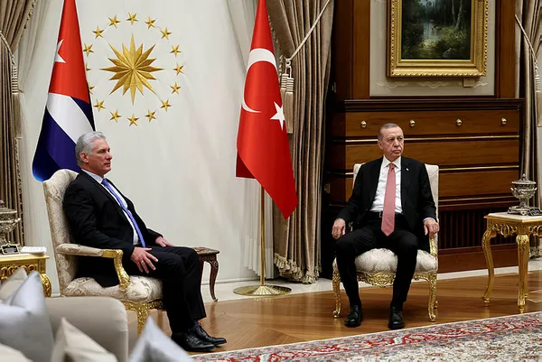 baskan-erdogan-ile-kuba-devlet-baskani-bermudezden-ankarada-onemli-gorusme-1669219536167.jpg Başkan Erdoğan ile Küba Devlet Başkanı Bermudez'den flaş açıklamalar: Hedef 200 milyon dolar! 6 anlaşma... - 8