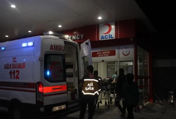 konyada-feci-kaza-otomobil-ile-kamyon-carpisti-cok-sayida-yarali-var-1713988042904.jpeg Konya’da feci kaza! Otomobil ile kamyon çarpıştı: Çok sayıda yaralı var - 2