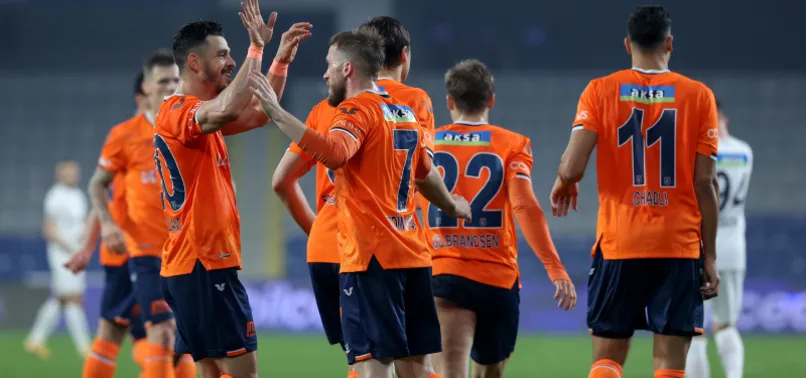 Başakşehir son anda bir puanı kurtardı