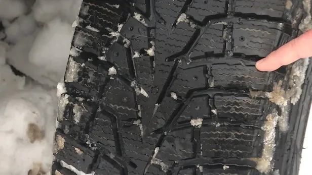 kislik-lastik-ne-zaman-takilir-2022-2023-kis-lastigi-zorunlulugu-ne-zaman-basliyor-kis-lastigi-takmama-cezasi-1666431482566.jpg 2022-2023 kış lastiği zorunluluğu ne zaman başlıyor? Kış lastiği takmama cezası ne kadar? Kışlık lastik ne zaman takılır? - 1