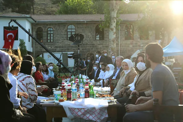 Son dakika: Başkan Recep Tayyip Erdoğan Diyarbakır’da gençlerle buluştu