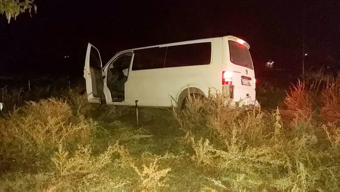 Afyonkarahisa'da inşaat işçilerini taşıyan minibüs devrildi: 7 yaralı - 1