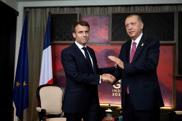 baskan-erdogan-macron-ile-gorusmesini-anlatti-herhangi-bir-sikintiya-firsat-vermeyelim-1668669894893.jpg Son dakika: Başkan Erdoğan Macron ile görüşmesini anlattı: Herhangi bir sıkıntıya fırsat vermeyelim - 2