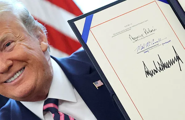 Trump, Kovid-19 için 484 milyar dolarlık ek bütçeyi onayladı - 1
