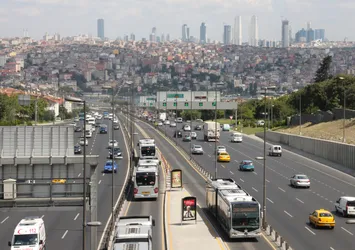 İstanbul'a 290 kişilik metrobüs