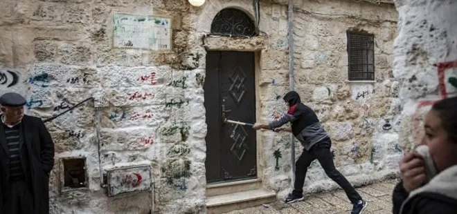Yahudi işgalciler Kudüs’te Filistinli ailenin evine el koydu