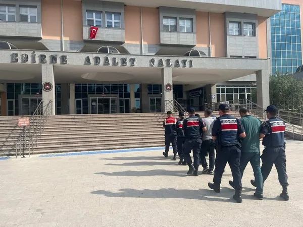 gocmen-kacakciligina-gecit-yok-edirnede-dev-operasyon-1695044368775.jpg Göçmen kaçakçılığına geçit yok! Edirne'de dev operasyon - 2