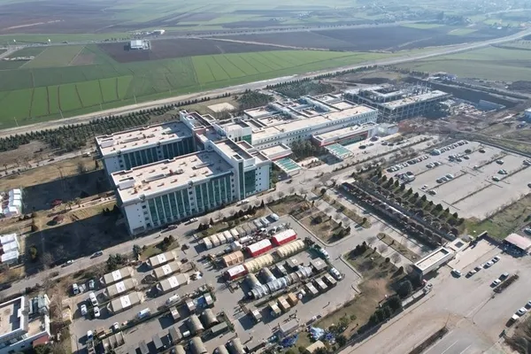 asrin-felaketinde-sismik-izolatorlu-sehir-hastaneleri-dimdik-ayakta-1676353859054.jpg Kahramanmaraş depreminde gözler sismik izolatörlü şehir hastaneleri çevrildi! Dimdik ayakta kalarak şifa dağıtıyorlar - 10