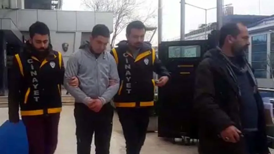 Kan donduran olay! Uyuşturucu yüzünden annesini vurdu