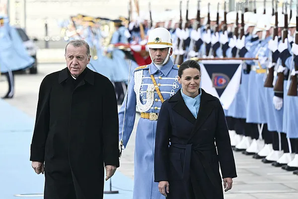 son-dakika-macaristan-cumhurbaskani-ankarada-1680103034173.jpg Başkan Erdoğan'dan Macaristan Cumhurbaşkanı Novak'a resmi karşılama töreni - 3