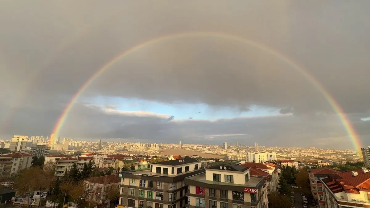 Görüntüler İstanbul'dan! Gökkuşağı görenleri hayran bıraktı