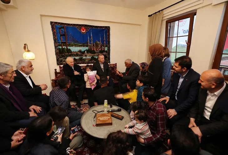 Başkan Erdoğan Gaziantep'te köy evinde vatandaşlarla bir araya geldi