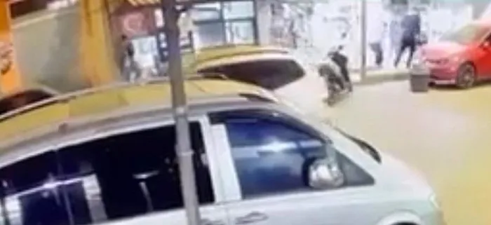 1712827695753.jpeg İstanbul'un göbeğinde korkunç olay! Cipten kurşun yağdı: 1 ölü - 1