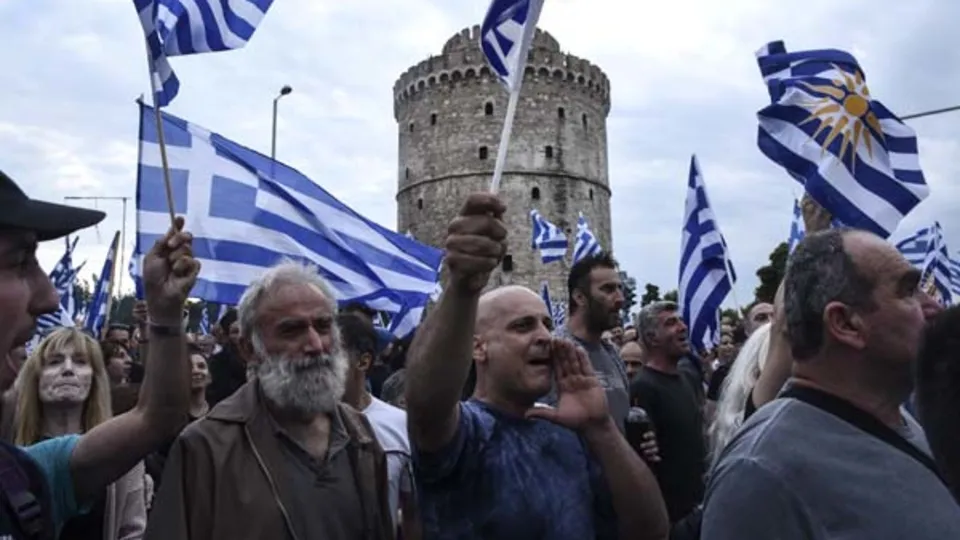 Yunanistan karıştı! Polisle çatıştılar...