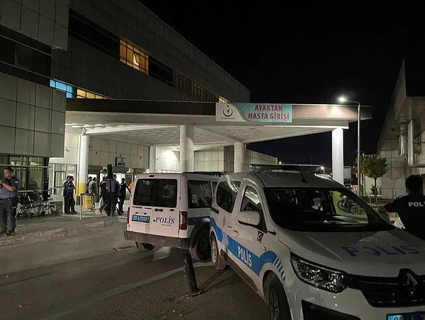 1691204915093.jpeg Gaziantep'te kavgayı ayırırken öldürüldü! Yakınları acil servisi birbirine kattı - 1