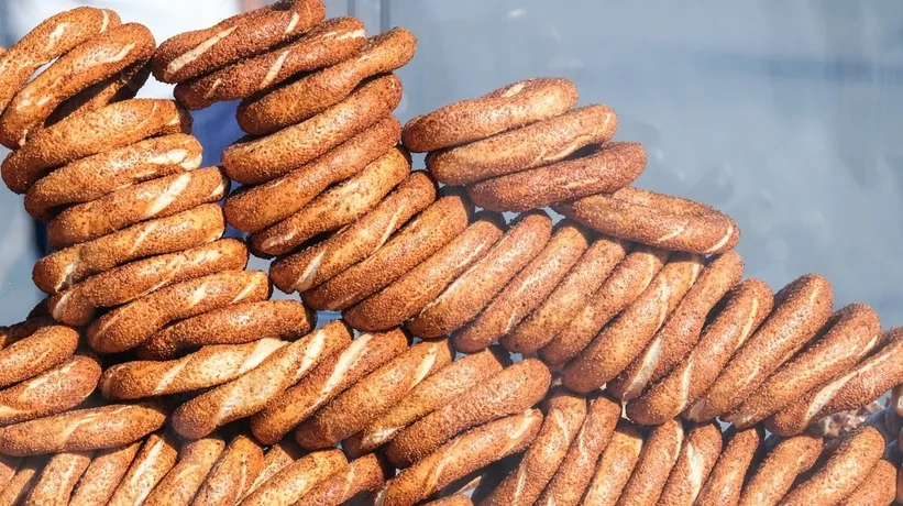 Bu yöntemle asla bayatlamıyor! Tüketilmeyen simitler günlerce taze kalacak...