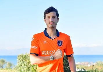 Başakşehir Salih Uçan'ı transfer ettiğini açıkladı