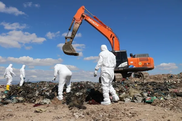 kan-donduran-suphe-22-gundur-bulunamayan-irakli-sally-coplukte-araniyor-1632490166898.jpg Kan donduran şüphe! 22 gündür bulunamayan Iraklı Sally çöplükte aranıyor! - 2